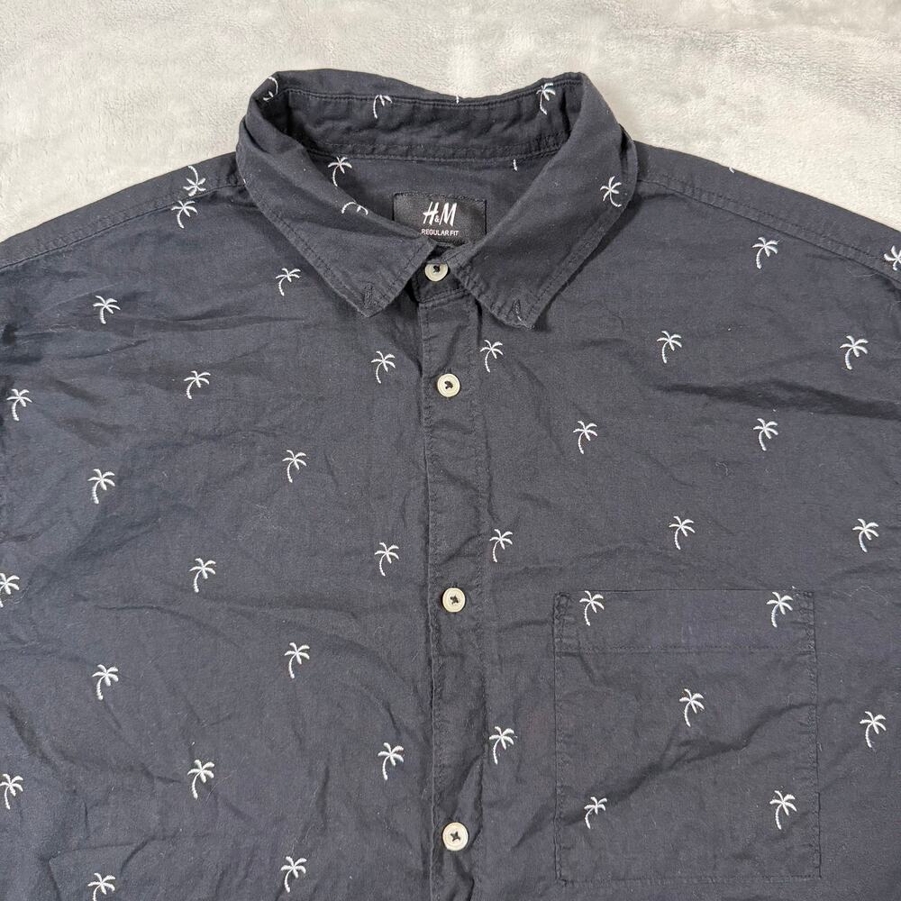 H&M Regular Fit Mens Medium Black Palm Tree Button Up Shirt Casual Tropical